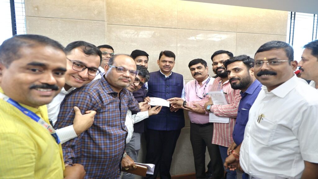 आपदा-बाढ़ प्रभावित किसानों को मदद : विधायकों के निजी सहायकों की सराहनीय पहल