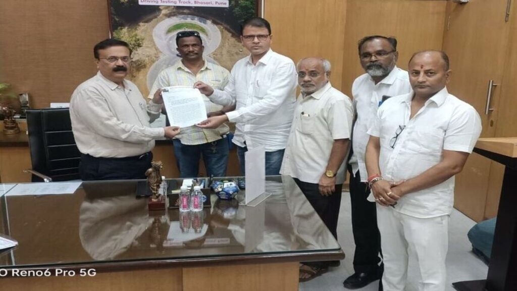 रिक्शा चालकों के जबरन पंजीकरण का प्रयास : यूनियन ने उठाए सरकार की नीति पर सवाल