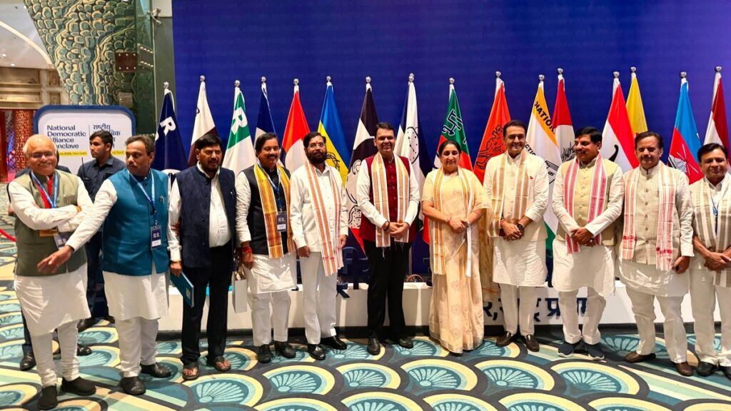 “विश्व मंच पर भारत की नई पहचान के 12 वर्ष : प्रधानमंत्री मोदी को फडणवीस का खुला पत्र”