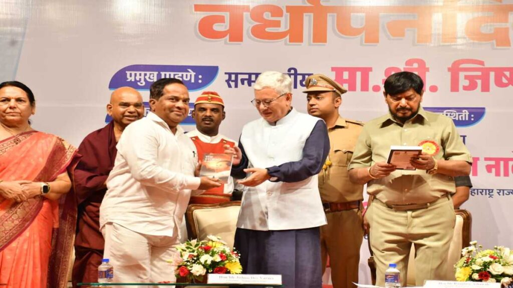 शिक्षा क्षेत्र में उपलब्धियों के लिए रमेश खानविलकर को मिला पुरस्कार
