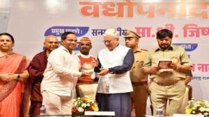 शिक्षा क्षेत्र में उपलब्धियों के लिए रमेश खानविलकर को मिला पुरस्कार
