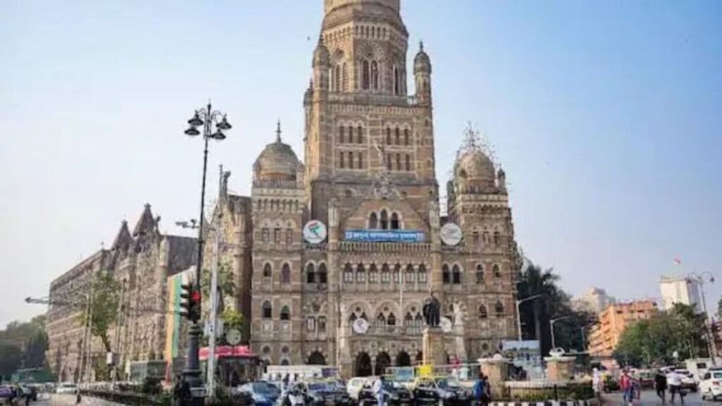 बीडीडी चॉल में जांच के दौरान बीएमसी कर्मचारी की मौत : डेंगू प्रजनन स्थल की जांच करने पहुंचे थे पांडुरंग तोडकर